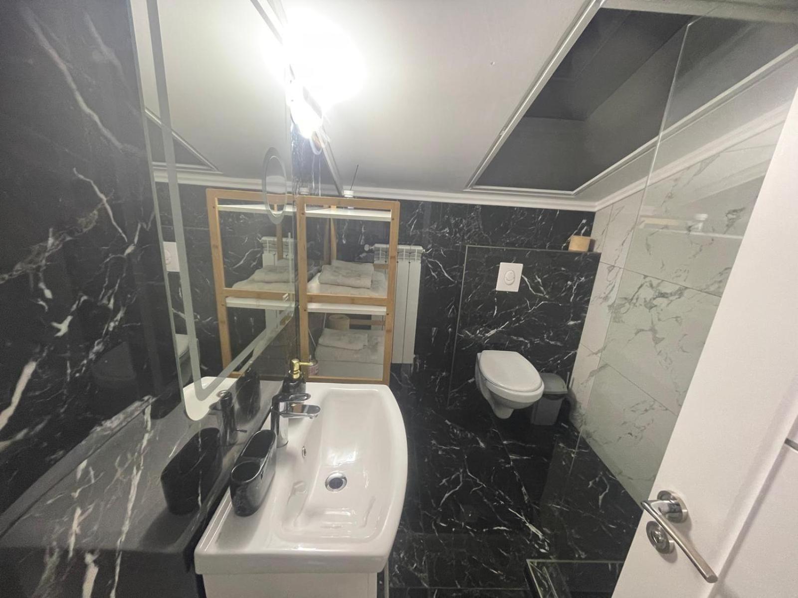 Apartament 2 Camere Tirgu Jiu Zsilvásárhely Kültér fotó
